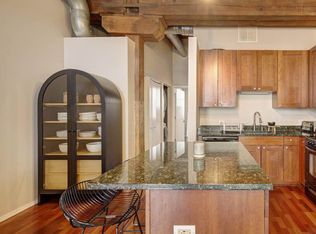 1061 W 16th St APT 304, Chicago, IL 60608