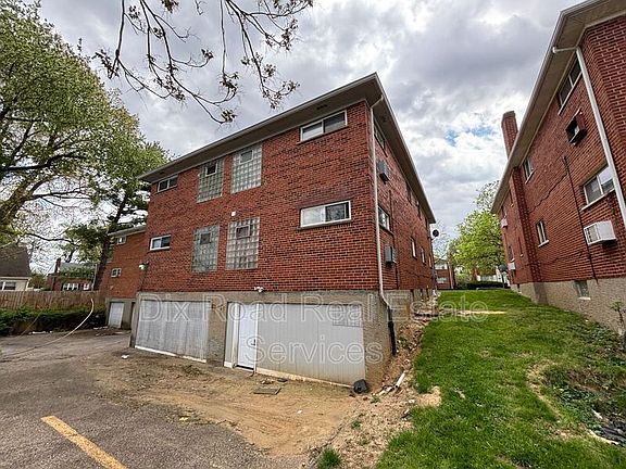 3rd image of 1616 Pelham Pl #4
