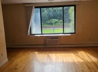 90 Sutton St APT 5C, North Andover, MA 01845