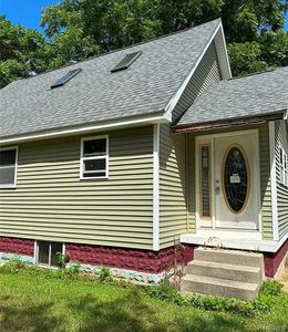 5325 Sitka St, Burton, MI, 48519