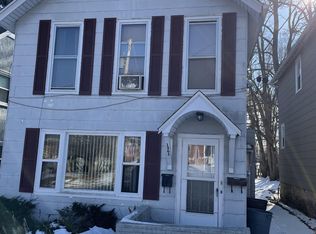1362 W 5th St #1/2, Dubuque, IA 52001