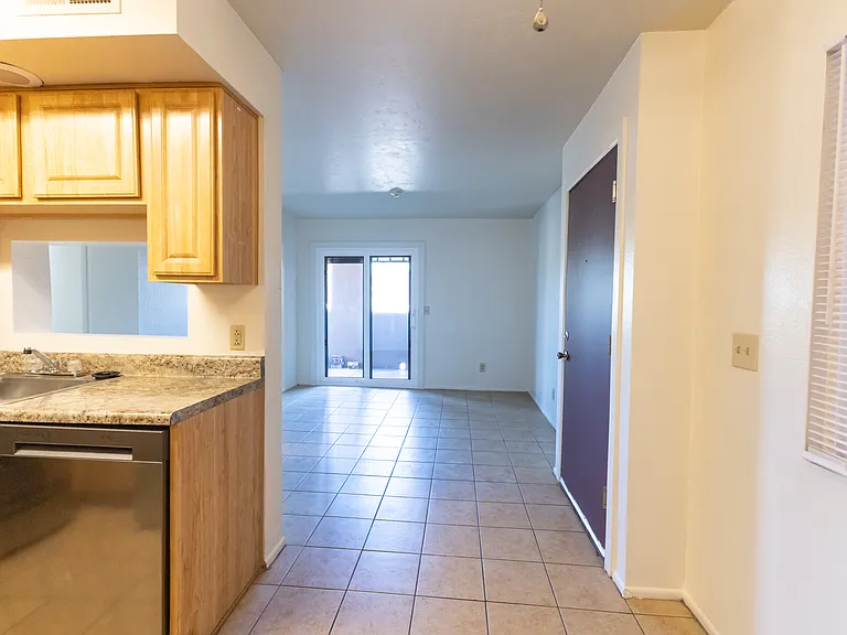 1810 E Blacklidge Dr #101 — Photo 10