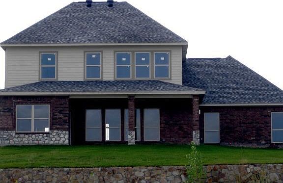 Large, Covered Back Porch!
