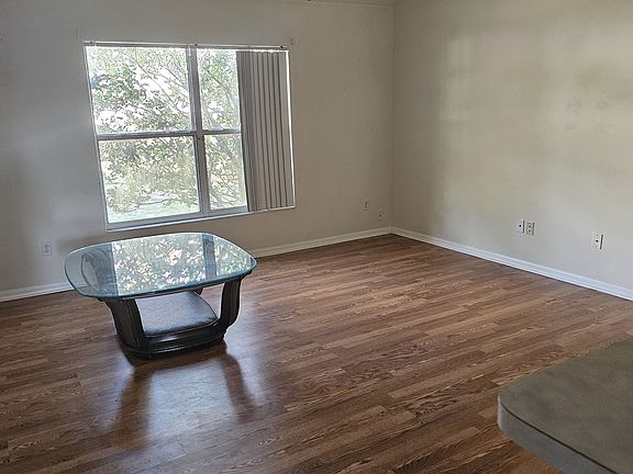 5th image of 1214 Chateau Cir