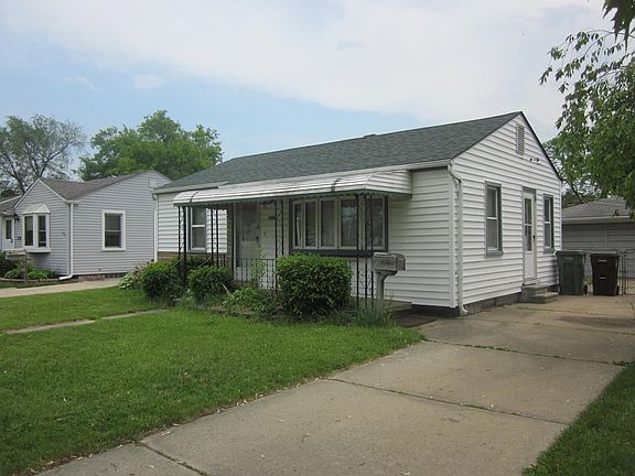 3rd image of 13529 Venness St