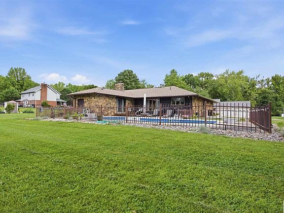 5th image of 854 E England Dr