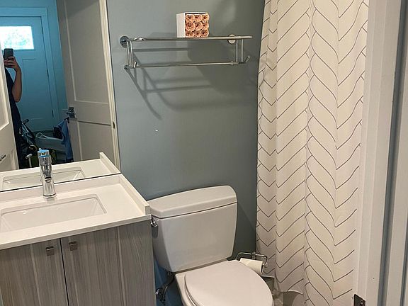 5th image of 18 Armandine St Unit 1