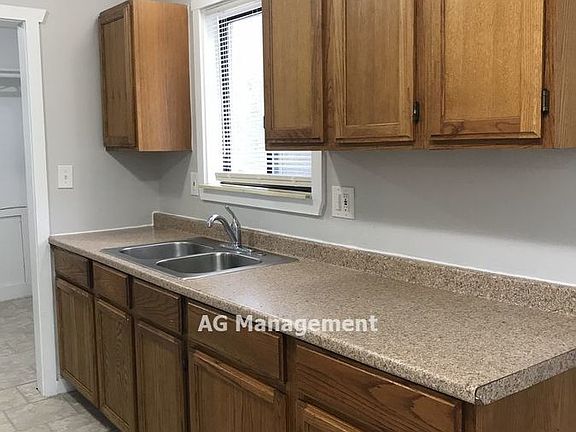 4th image of 187 Parkdale Ave