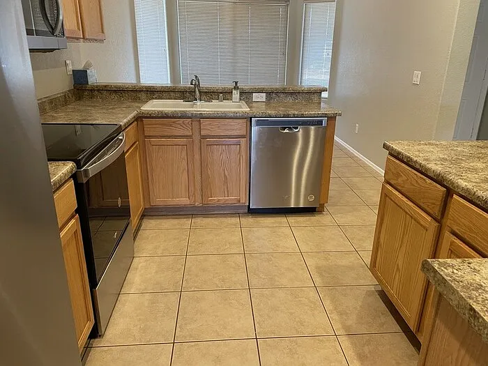 14627 W Crocus Dr — Photo 6
