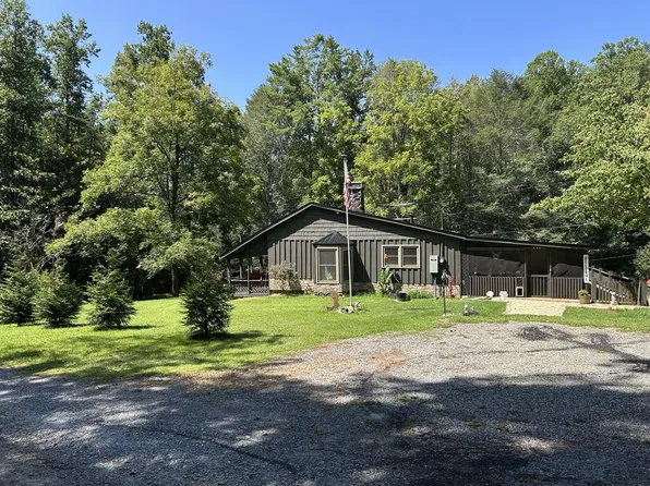 581 N Garrett Branch Rd, Ellijay, GA 30536