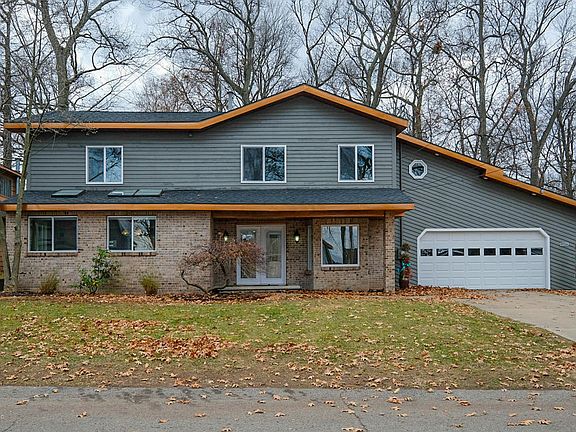 2nd image of 9704 Woodlawn Dr