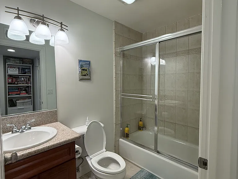 10130 Commerce Ave #7 — Photo 13