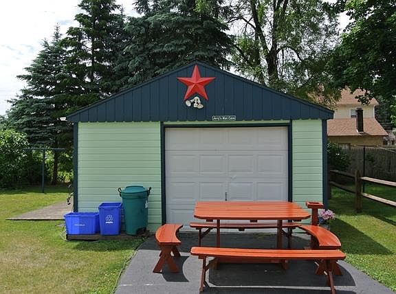 3rd image of 213 Kendall Pl