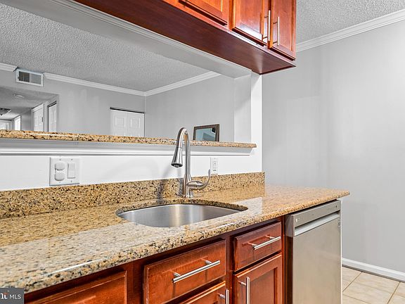 5th image of 15542 Horseshoe Ln