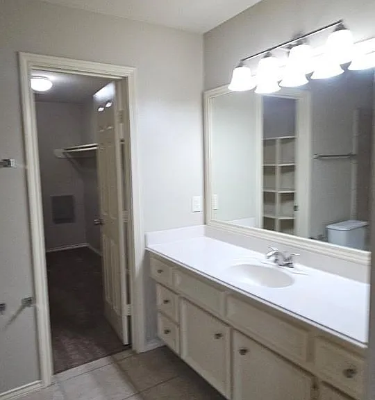 706 Woodport Ln — Photo 10