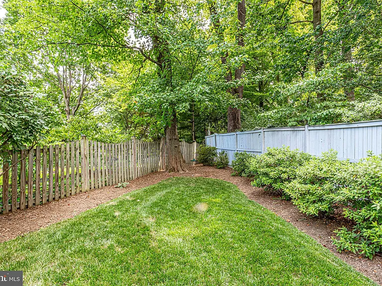 4894 Williamsburg Blvd — Photo 47