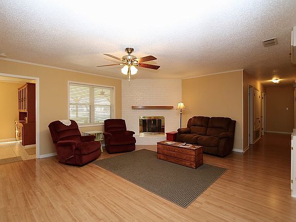 5th image of 108 Emerald Dr