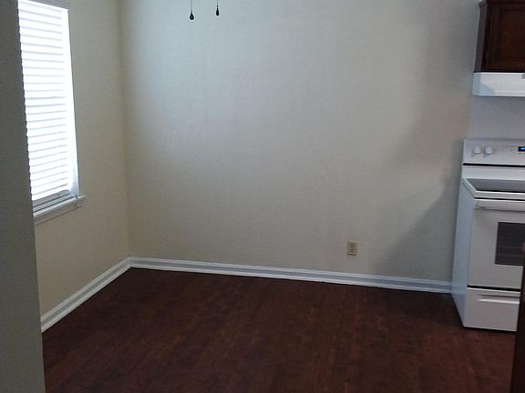 3rd image of 2200 16th Ave N #D1
