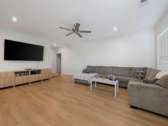 3rd image of 788 Lily St #1