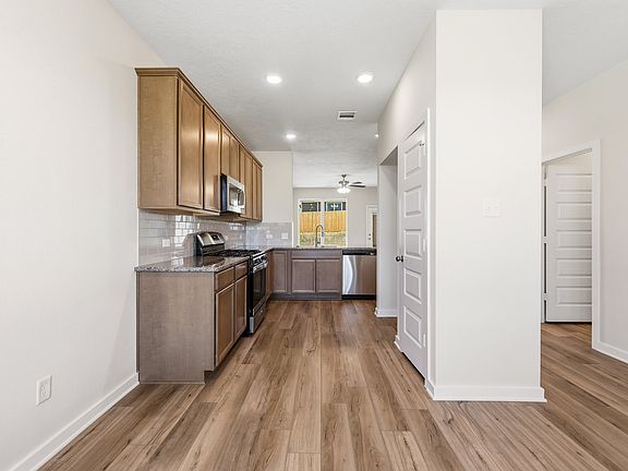 4th image of 1414 Whitney Ln