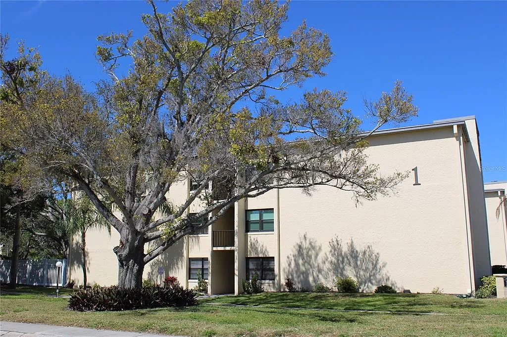 2 bed, 1.5 bath, 880 sqft, $1,750 — Photo 1