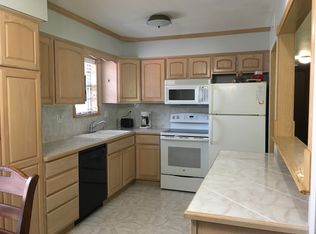 5468 SW 12th Ter APT 1, Topeka, KS 66604