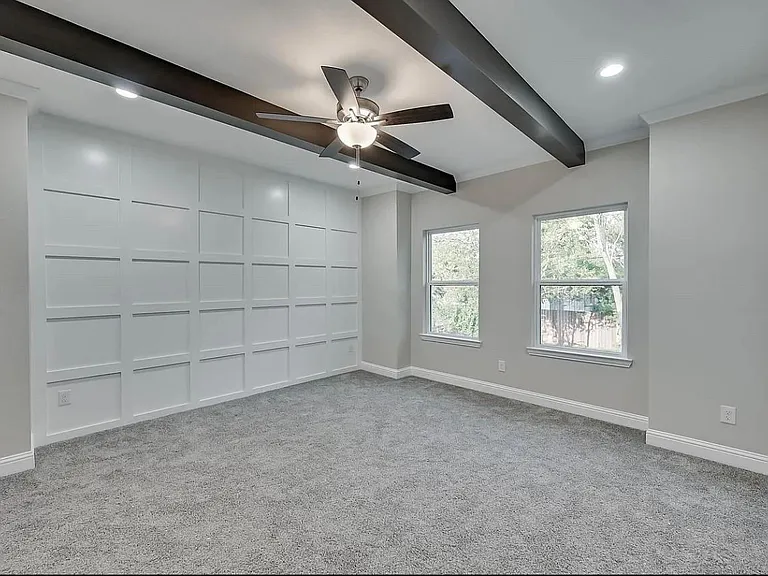 1707 Ash Crescent St — Photo 9