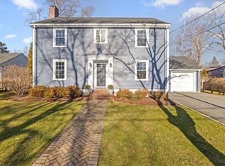 25 Pickwick Rd, Marblehead, MA 01945