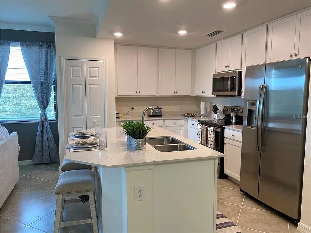 3 bed, 2.0 bath, 1286 sqft, $6,200 — Photo 4