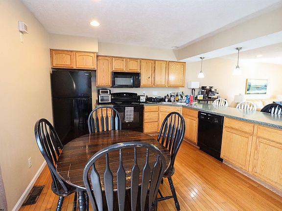 5th image of 5 Sunridge Dr