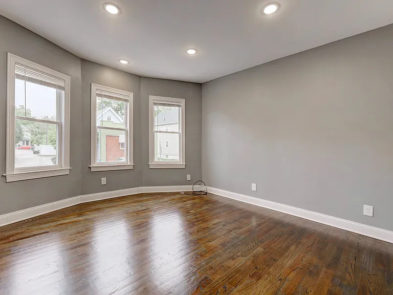 120 Center St — Photo 13