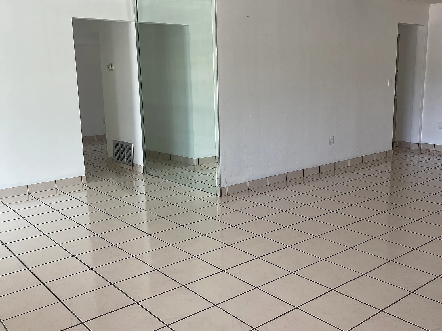 4 bed, 1772 sqft, $4,000 — Photo 4