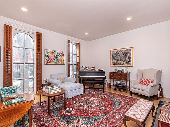 4th image of 111 Park St