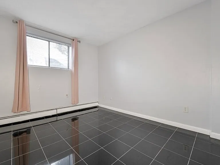 900 Governors Dr #3 — Photo 6