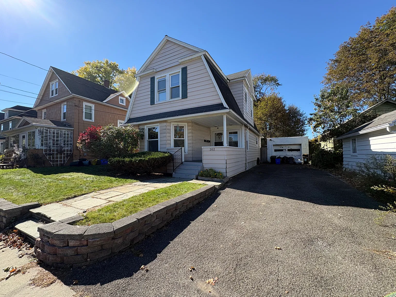 2 bed, 750 sqft, $1,250 — Photo 1