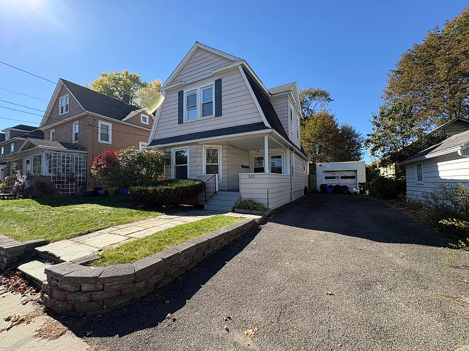 202 Lincoln Ave #2