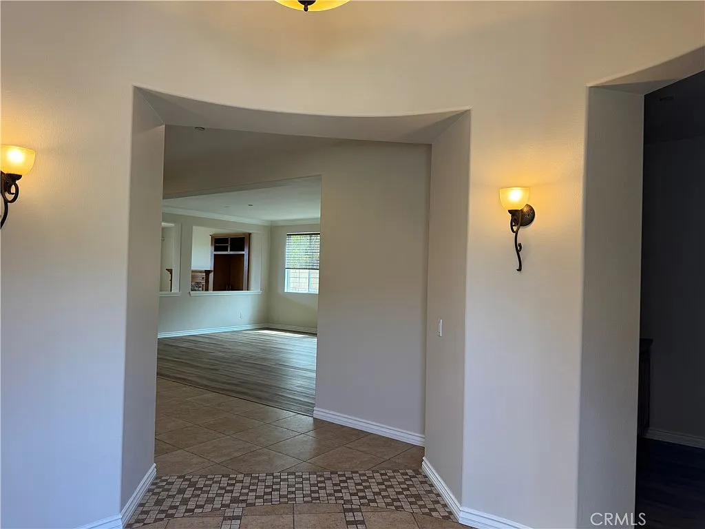 4 bed, 2.5 bath, 3346 sqft, $5,500 — Photo 3