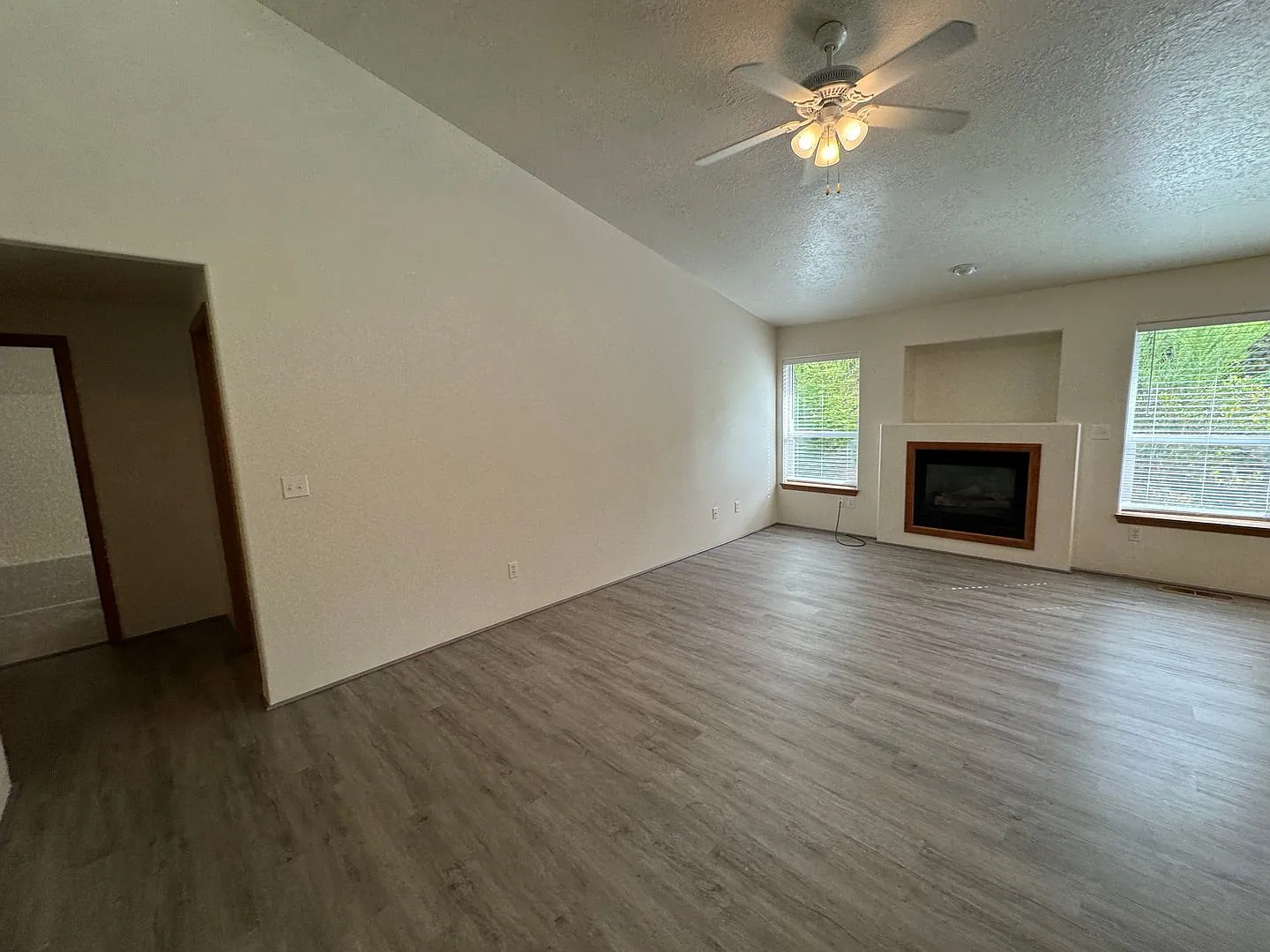 3 Bedroom Home In Lincoln City. — Photo 4