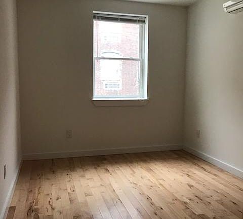 Bedroom 2 (8'9x11'4)