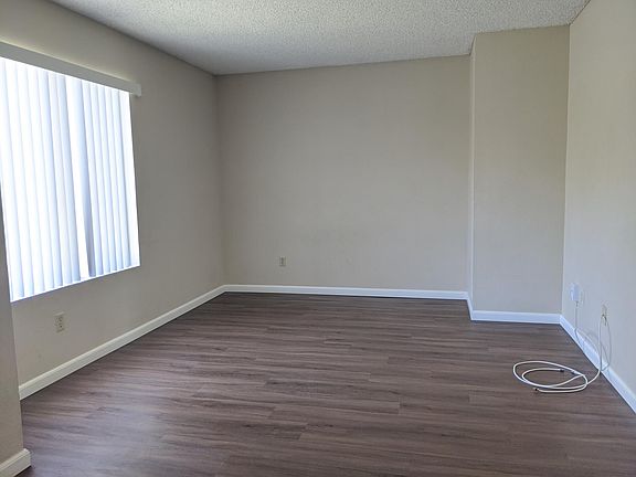 3rd image of 1827 Hornblend St #C