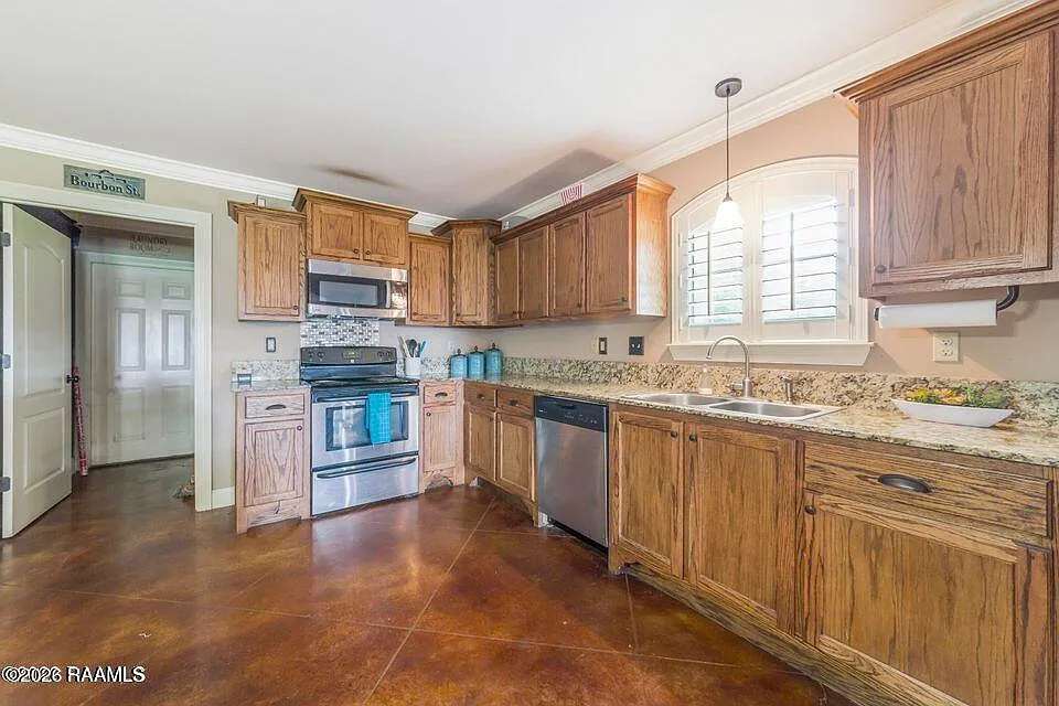3 bed, 1350 sqft, $1,500 — Photo 2