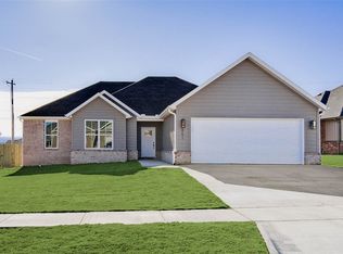 851 Pinnacle St, Prairie Grove, AR 72753