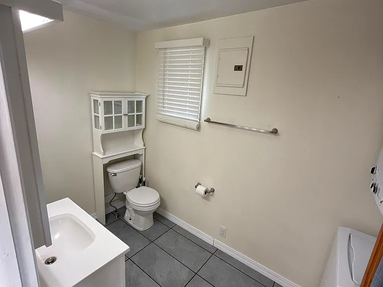418 Monroe St N — Photo 5
