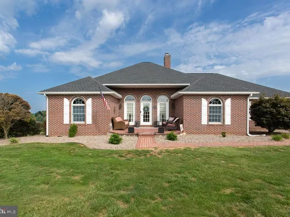 6435 Greenbriar Cir, Chambersburg, PA 17202