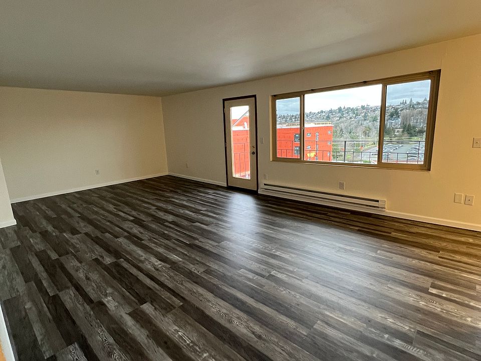 1st image of 21-2633 14th Ave W #21