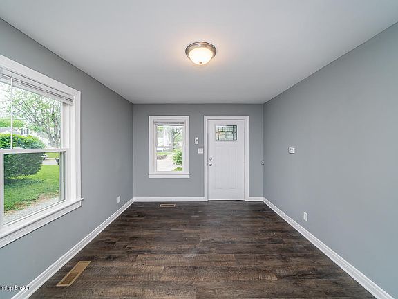 4th image of 1120 W Whitney Ave