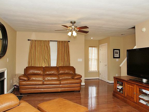 3rd image of 7337 Scarlet Oak Dr