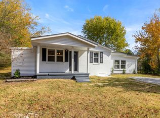 504 Holt Rd, Burns, TN 37029