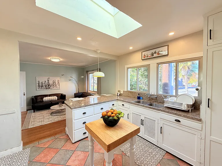 2801 Telegraph Ave — Photo 2
