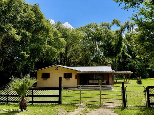212 DOGWOOD Drive, Interlachen, FL 32148